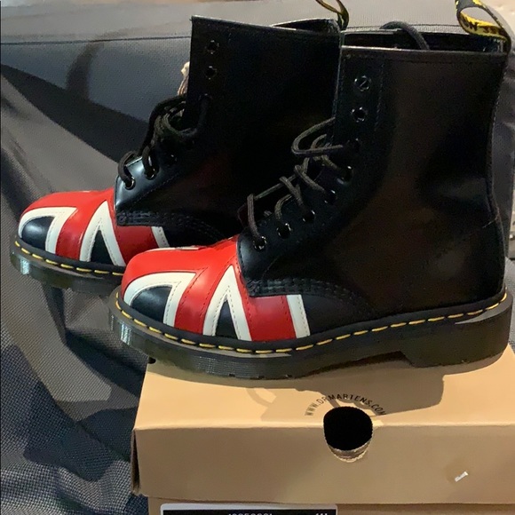 Dr. Martens Shoes - Dr Martens Union Jack women’s 6